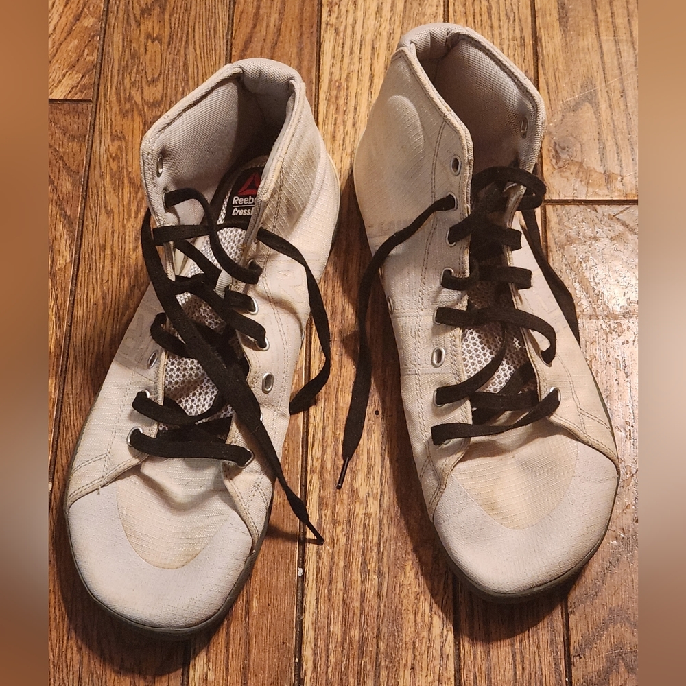 Mens Reebok size 11 white and green shoes